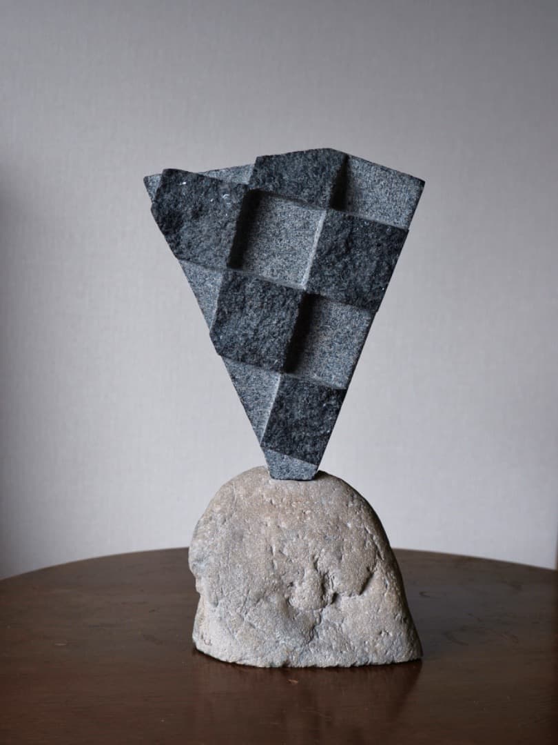 江藤佳央琉　石語り　児童美術研究家　石彫　オブジェ　置物　箱付　Q1864